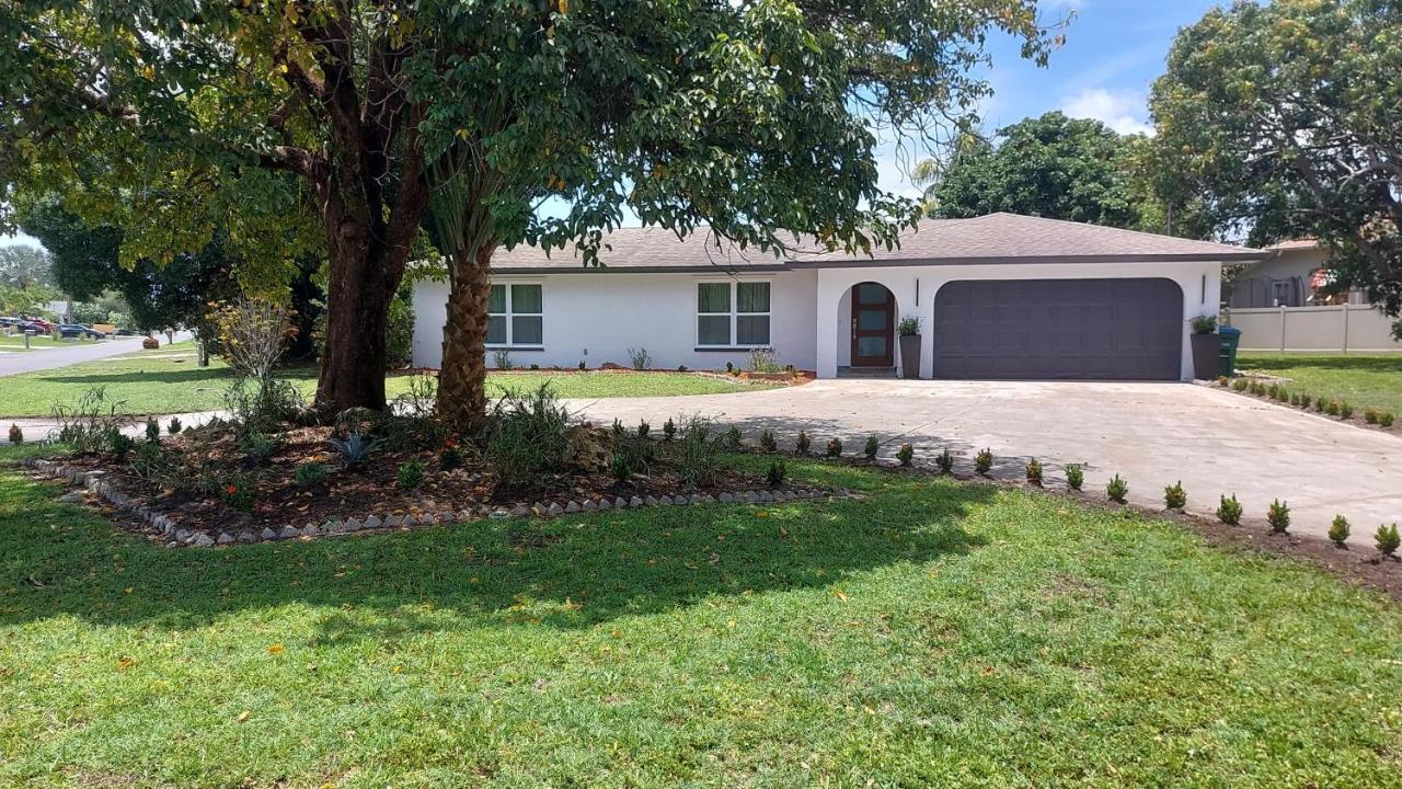 Cape Coral Canalfront Exteriér fotografie